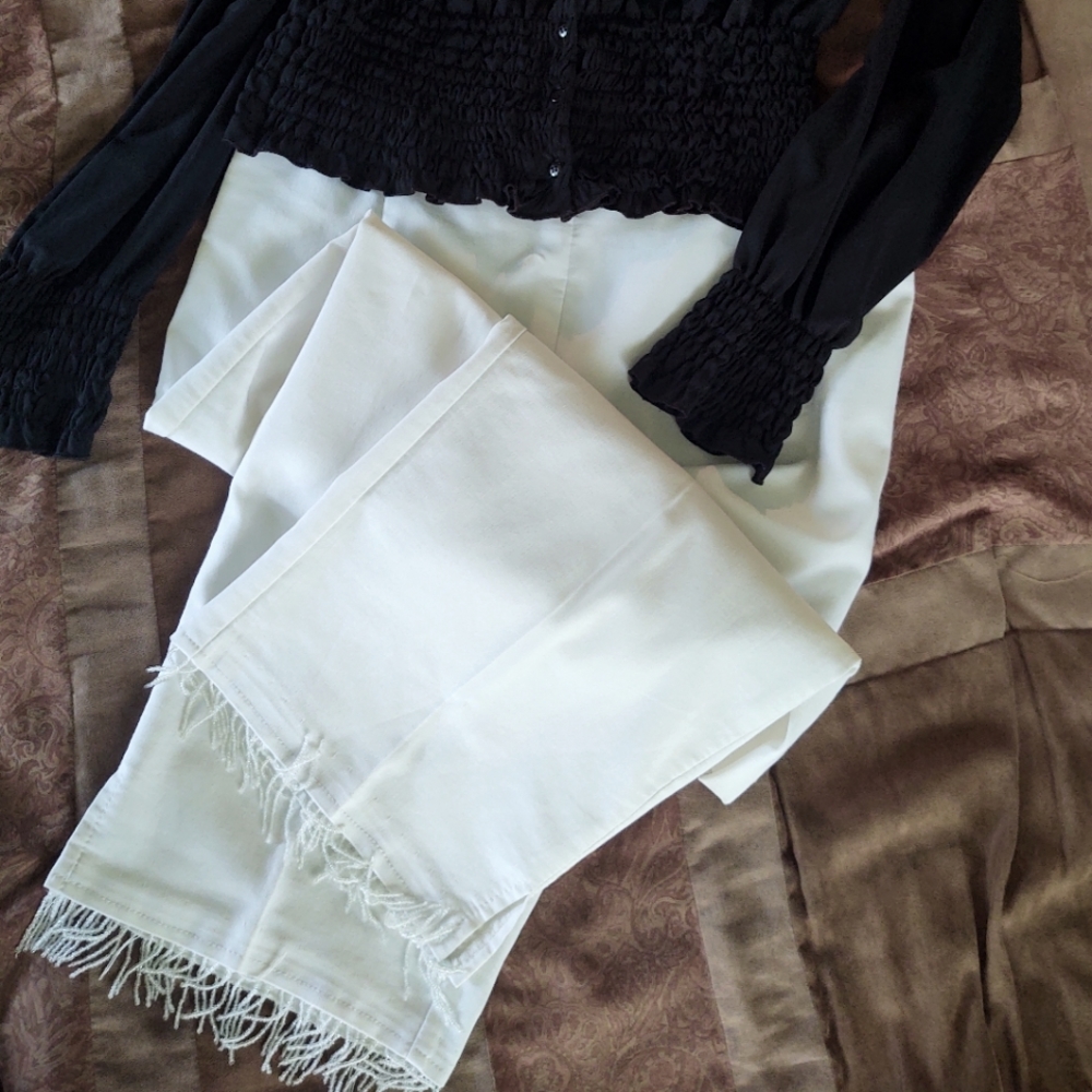 EASTER White pearl beaded trim capris